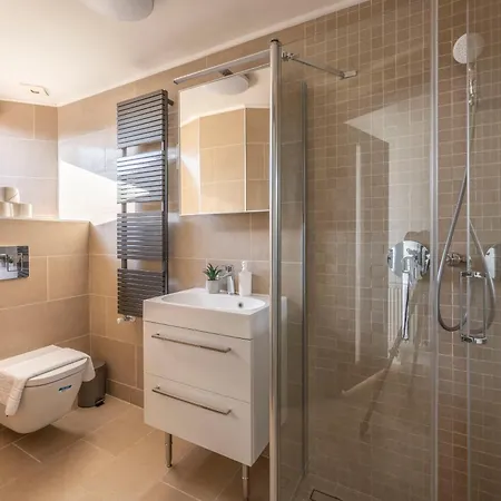 Exclusive & Duplex By Prestige Homes Apartman
