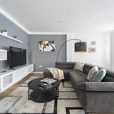 Apartment Exclusive & Duplex By Prestige Homes *