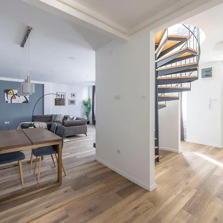 Exclusive & Duplex By Prestige Homes * ブダペスト